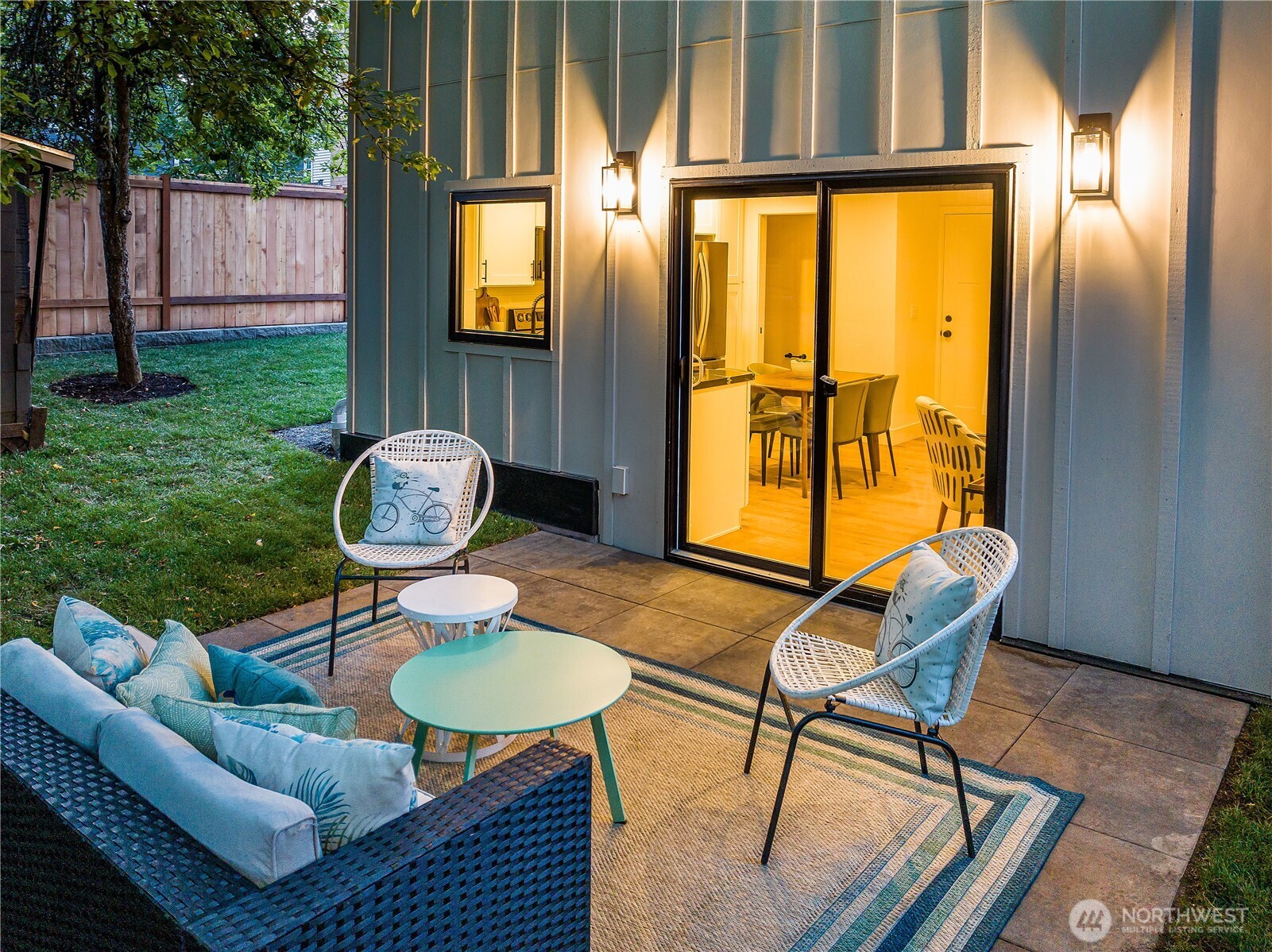 8824 32nd Avenue Southwest Seattle, WA 98126 - Photo 11 of 32