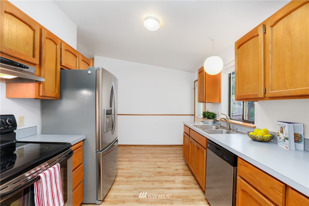 1703 174th Place Southeast Bothell, WA 98012 - Photo 6 of 22 Gallery Image 6
