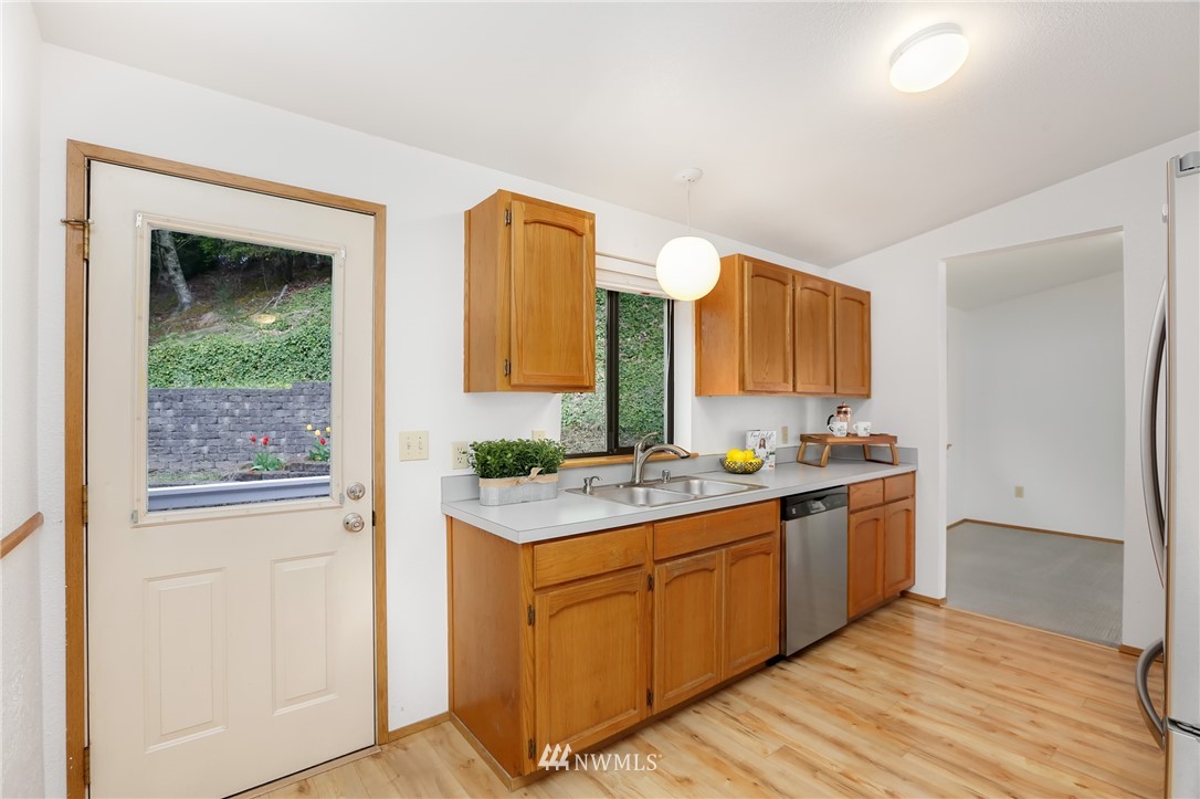 1703 174th Place Southeast Bothell, WA 98012 - Photo 8 of 22 Gallery Image 8