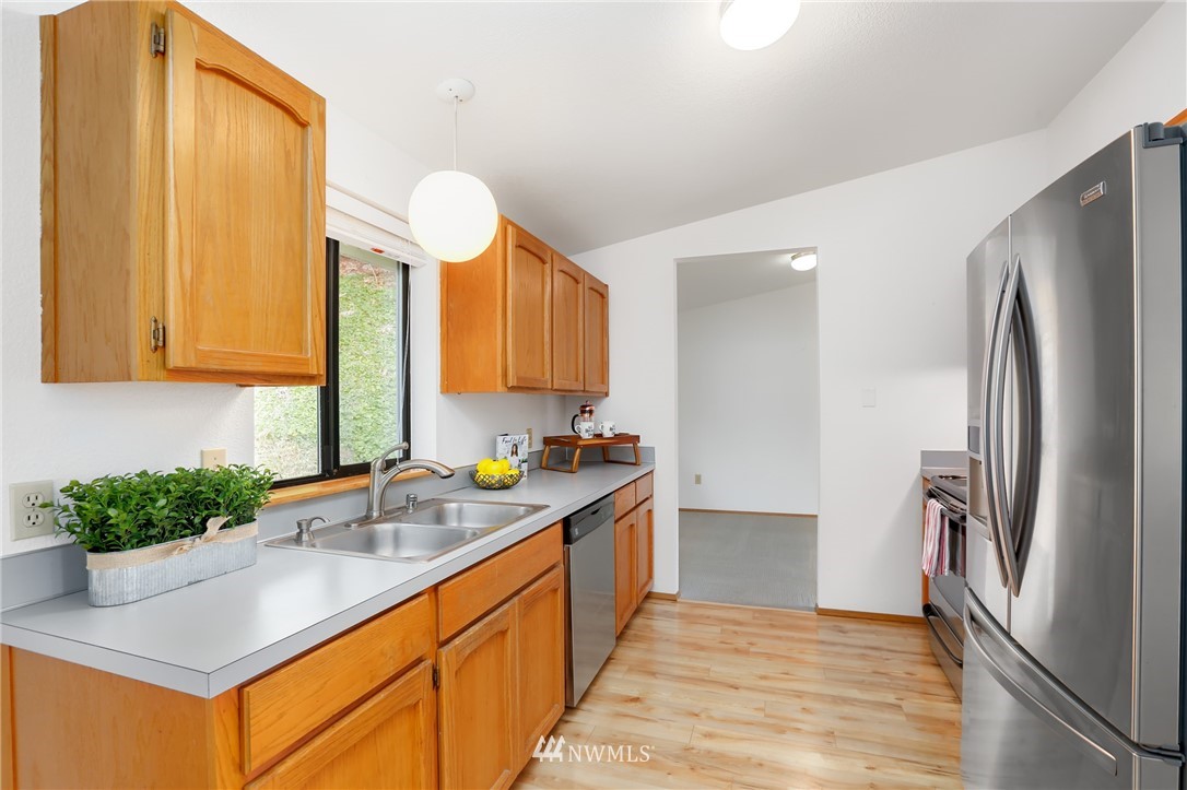 1703 174th Place Southeast Bothell, WA 98012 - Photo 9 of 22 Gallery Image 9