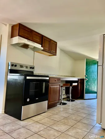 $1,950 | 657 Naugatuck Avenue, Milford, CT 06461