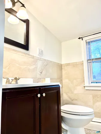 $1,950 | 657 Naugatuck Avenue, Milford, CT 06461