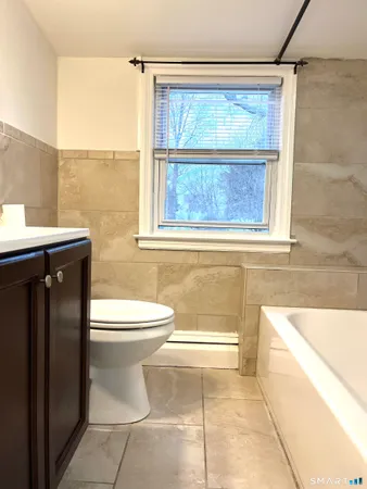 $1,950 | 657 Naugatuck Avenue, Milford, CT 06461