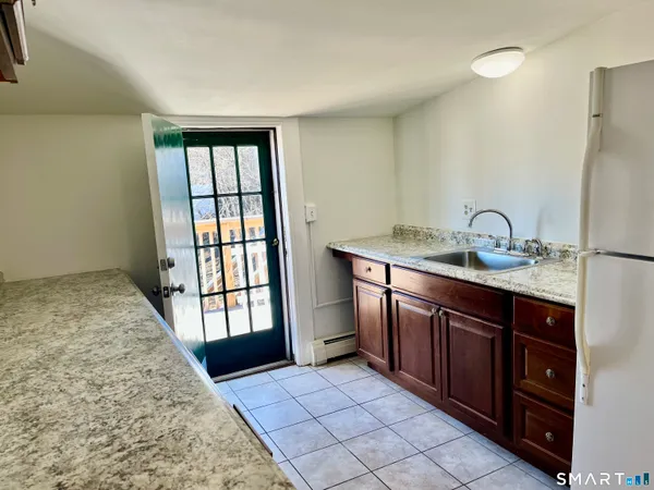 $1,950 | 657 Naugatuck Avenue, Milford, CT 06461