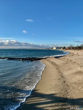 $1,950 | 657 Naugatuck Avenue, Milford, CT 06461