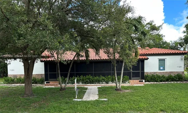 $798,000 | 11208 Northeast 10th Avenue, Biscayne Park, FL 33161