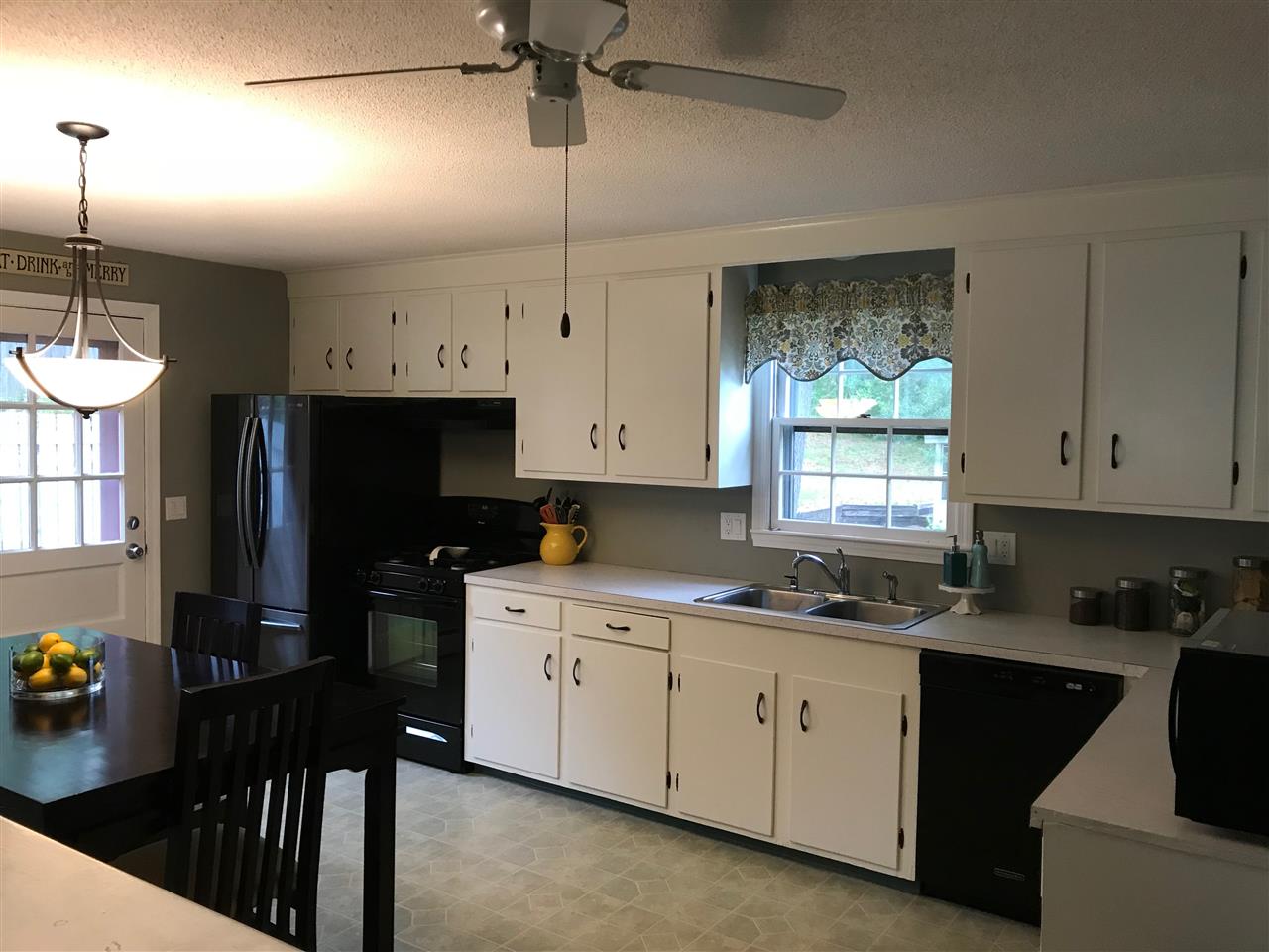 6 Knowlton Road Nashua, NH 03063 - Photo 7 of 27