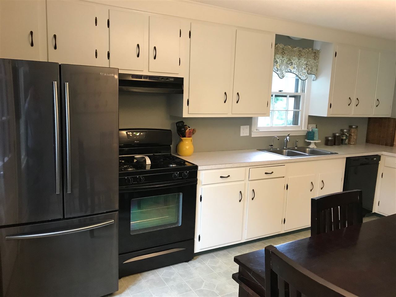 6 Knowlton Road Nashua, NH 03063 - Photo 8 of 27