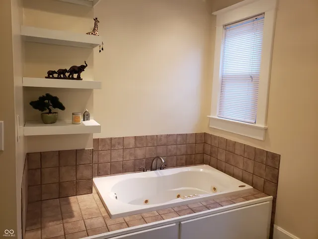 $2,400 | 1914 Commerce Avenue, Indianapolis, IN 46201