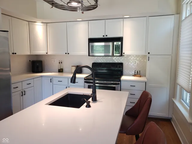 $2,400 | 1914 Commerce Avenue, Indianapolis, IN 46201