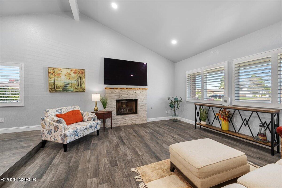 400 Mariott Road Santa Maria, CA 93454 - Photo 3 of 29 08-Living Room