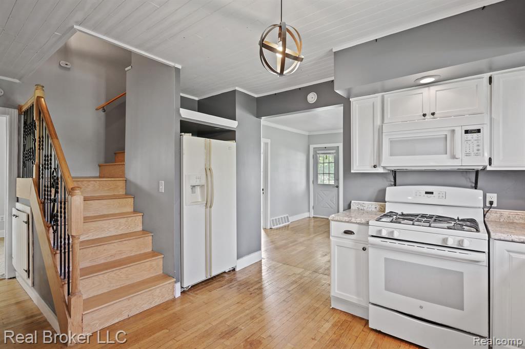 8007 Pettit Road Birch Run, MI 48415 - Photo 4 of 20