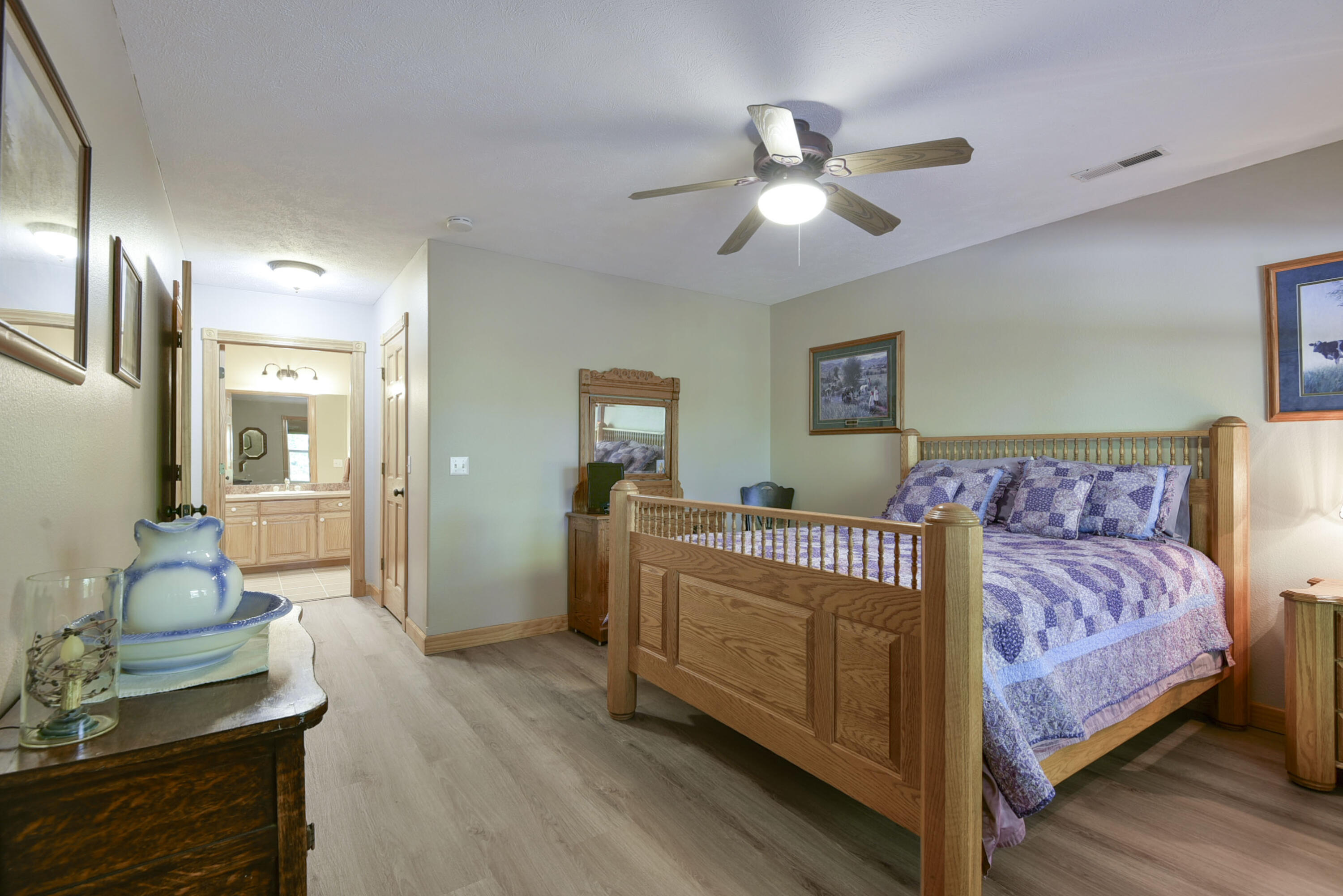 281 Queensberry Road Reeds Spring, MO 65737 - Photo 19 of 38 Guest Room