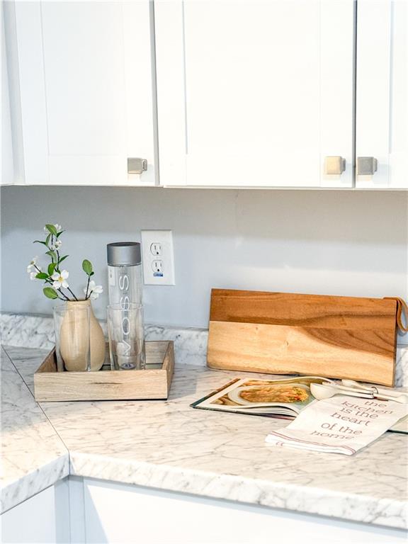 722 Mercer Street Pittsburgh, PA 15219 - Photo 4 of 41 a view of a living room