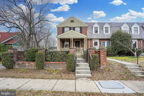 $3,850 | 216 East Nelson Avenue, Alexandria, VA 22301