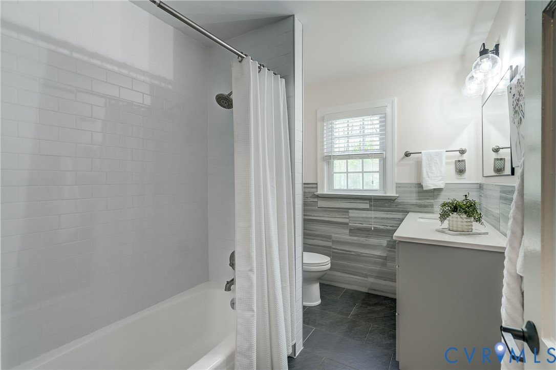 4287 Cheyenne Road Richmond, VA 23235 - Photo 55 of 60 a bathroom with a sink a toilet and tub
