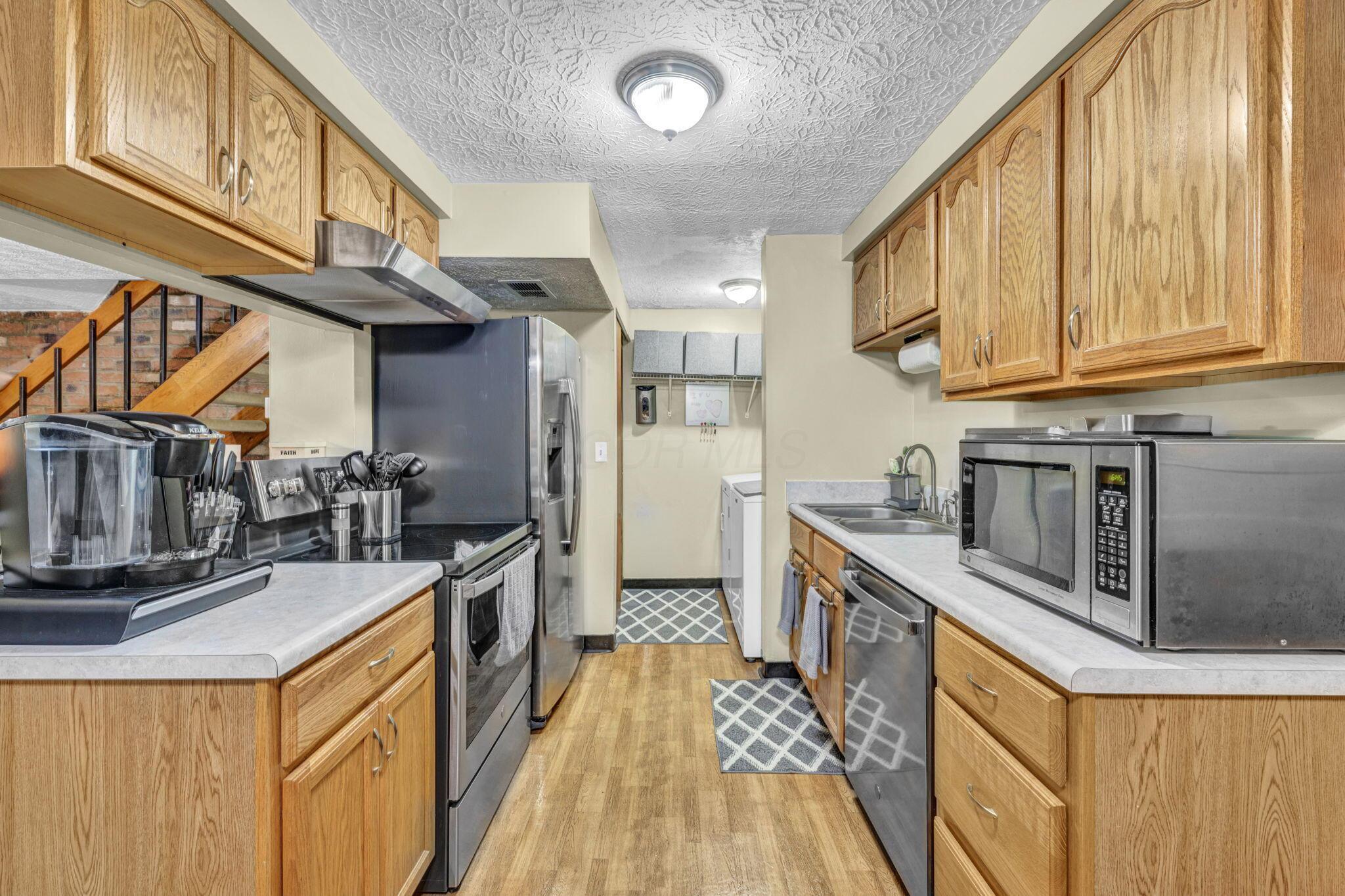 717 Cherry Hollow Road, Unit B Columbus, OH 43228 - Photo 11 of 33 15-web-or-mls-Cherry Hollow_17