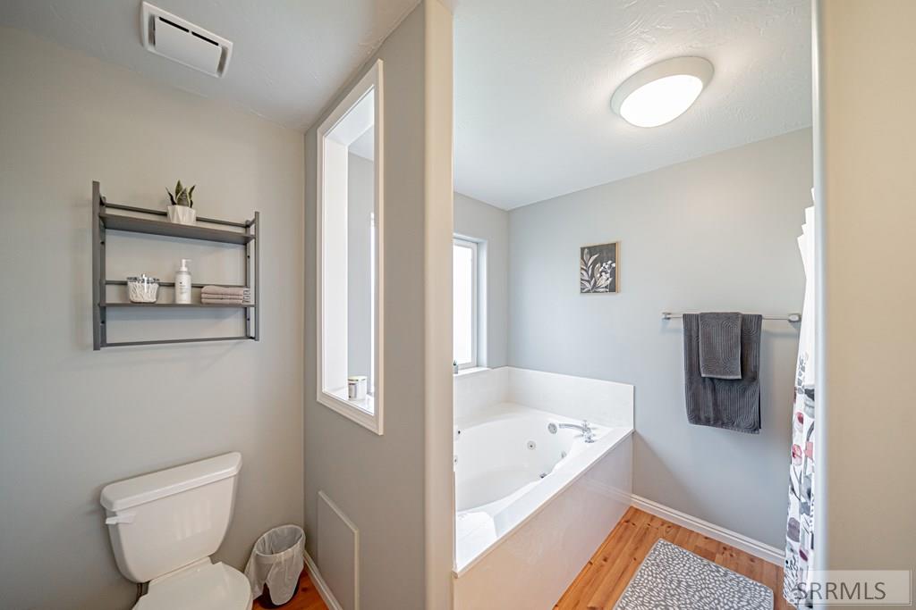 3947 Jordan Circle Ammon, ID 83406 - Photo 41 of 81 Master Bath