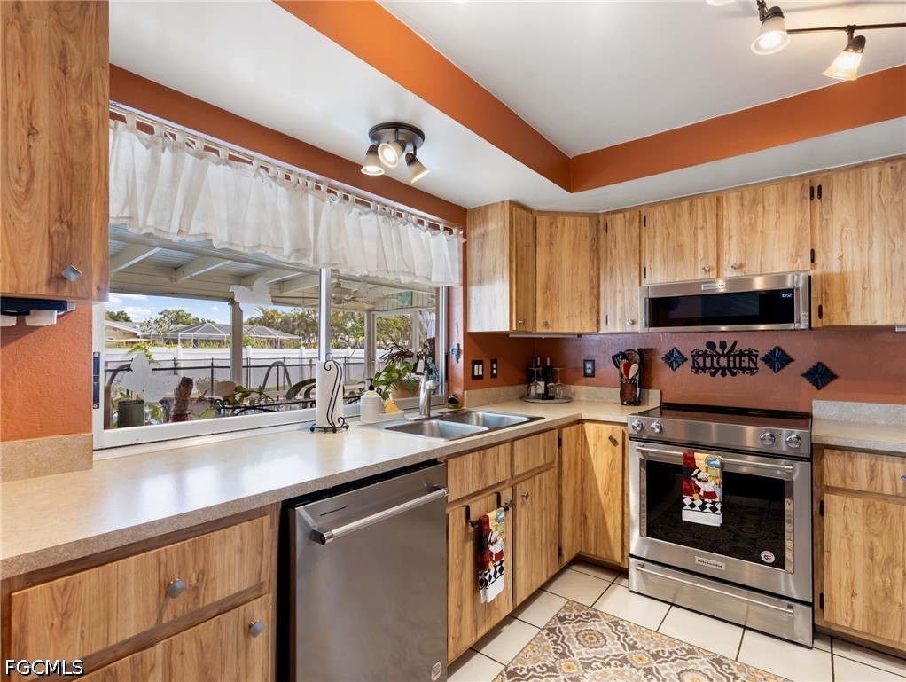 1685 North Hermitage Road Fort Myers, FL 33919 - Photo 12 of 39 Gallery Image 12