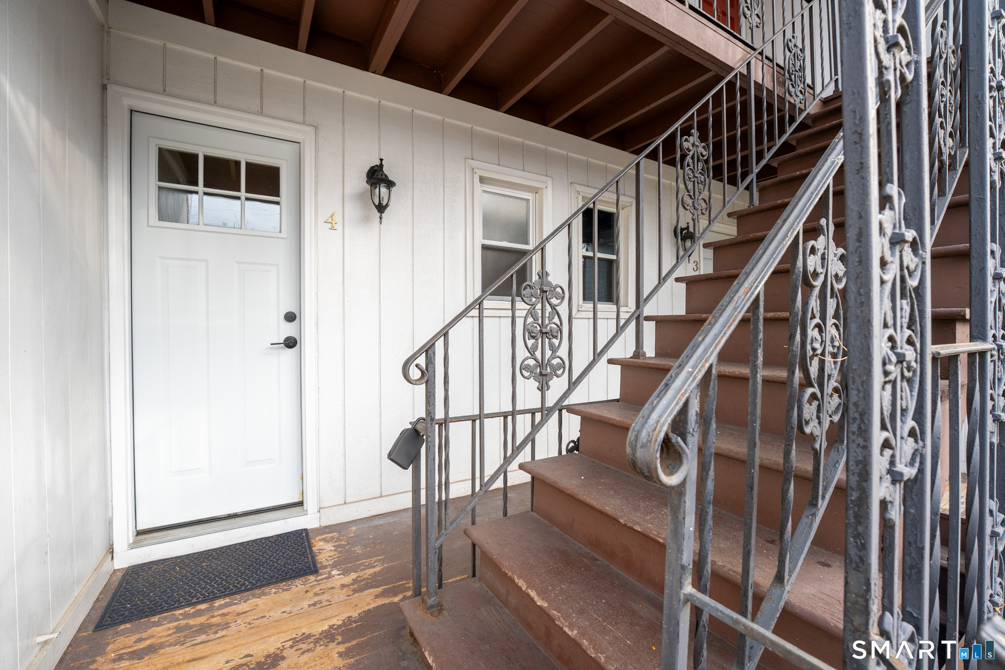 24 Home Court, Unit 4 Stamford, CT 06902 - Photo 3 of 18 a view of entryway