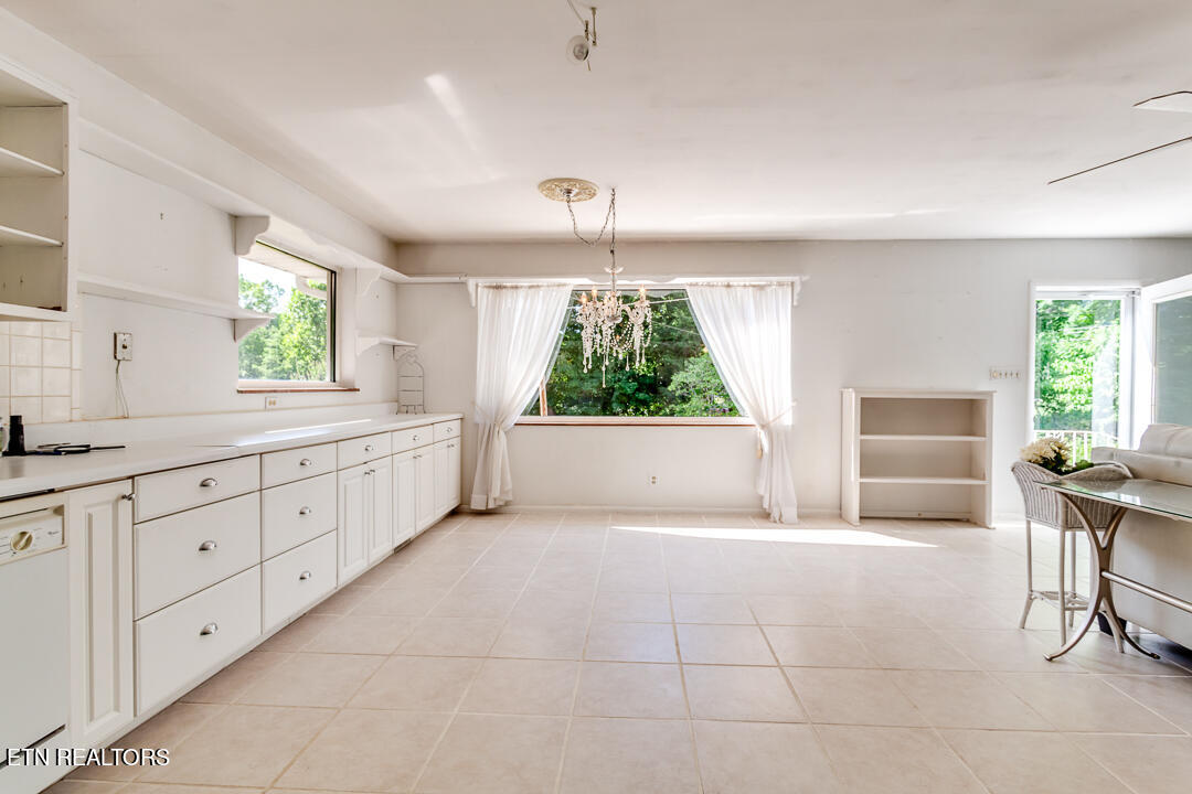 7907 Heiskell Road Powell, TN 37849 - Photo 12 of 43 012240711-3-7907HeiskellRdPowellTn-SCREE