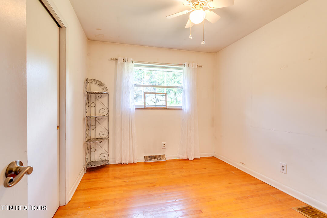 7907 Heiskell Road Powell, TN 37849 - Photo 20 of 43 017240711-3-7907HeiskellRdPowellTn-SCREE