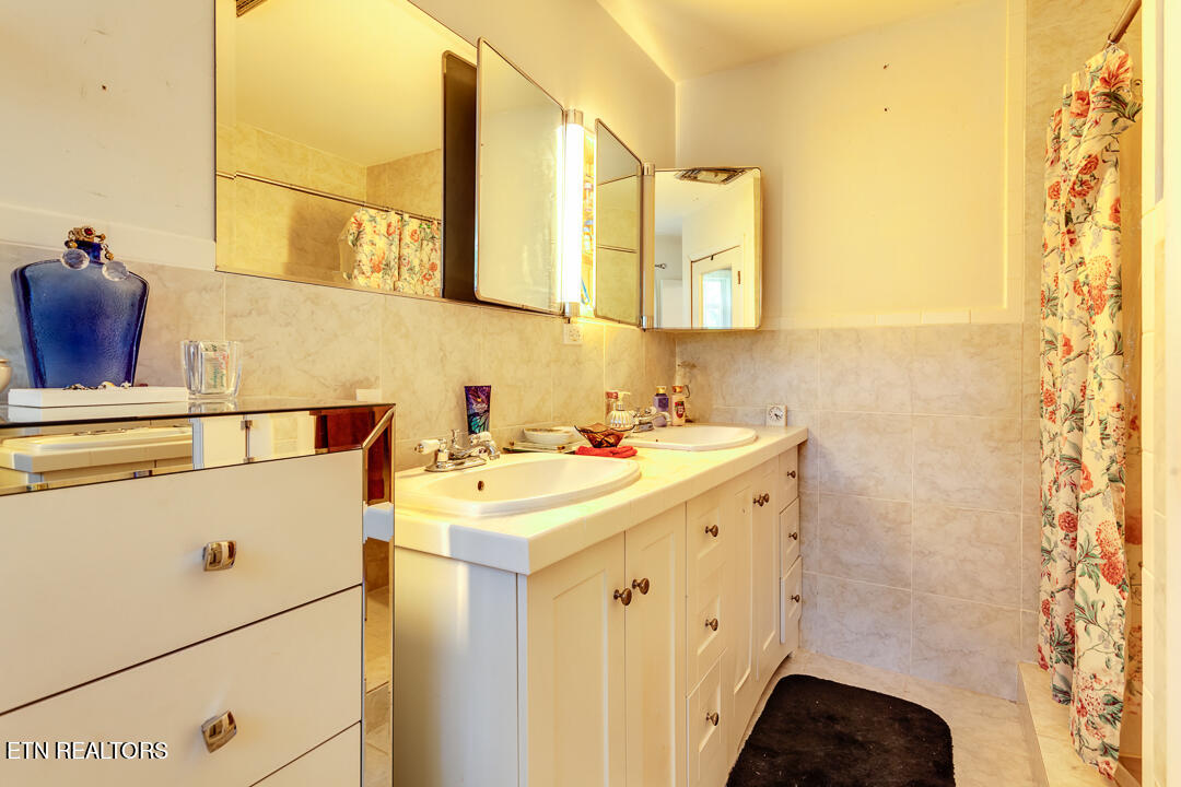 7907 Heiskell Road Powell, TN 37849 - Photo 22 of 43 022240711-3-7907HeiskellRdPowellTn-SCREE