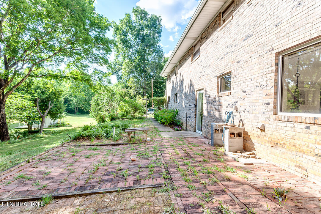 7907 Heiskell Road Powell, TN 37849 - Photo 31 of 43 032240711-3-7907HeiskellRdPowellTn-SCREE