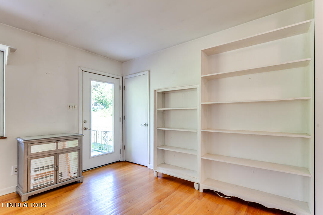 7907 Heiskell Road Powell, TN 37849 - Photo 5 of 43 006240711-3-7907HeiskellRdPowellTn-SCREE