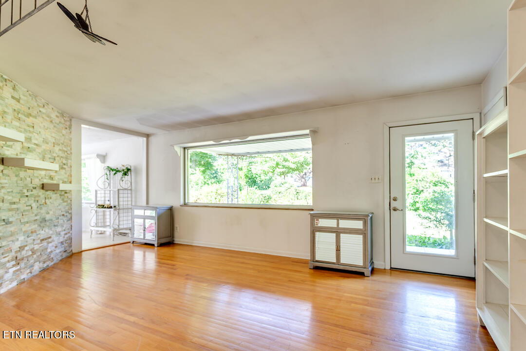 7907 Heiskell Road Powell, TN 37849 - Photo 6 of 43 007240711-3-7907HeiskellRdPowellTn-SCREE