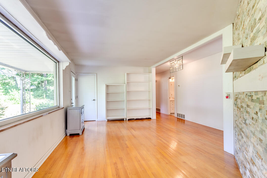 7907 Heiskell Road Powell, TN 37849 - Photo 7 of 43 008240711-3-7907HeiskellRdPowellTn-SCREE