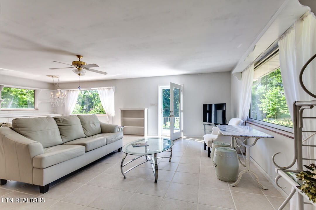 7907 Heiskell Road Powell, TN 37849 - Photo 9 of 43 009240711-3-7907HeiskellRdPowellTn-SCREE