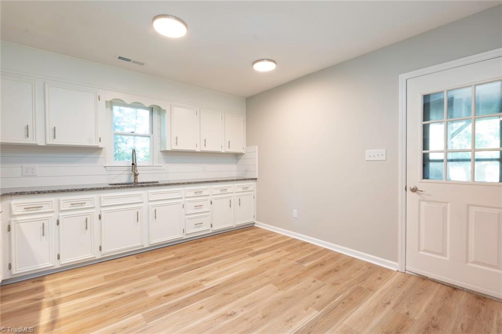 6560 Skylark Road Pfafftown, NC 27040 - Photo 5 of 16 Gallery Image 5