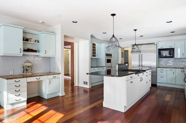 $1,600,000 | 6 Beacon Hill Drive, Saratoga Springs, NY 12866