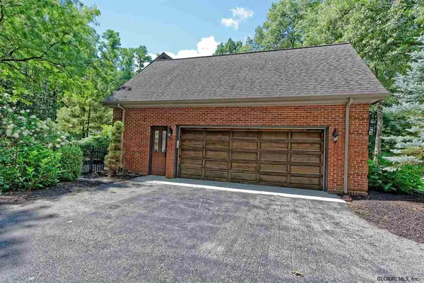 $1,600,000 | 6 Beacon Hill Drive, Saratoga Springs, NY 12866