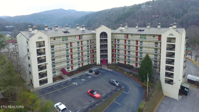 $319,000 | 102 Baskins Creek Bypass, Unit 107, Gatlinburg, TN 37738