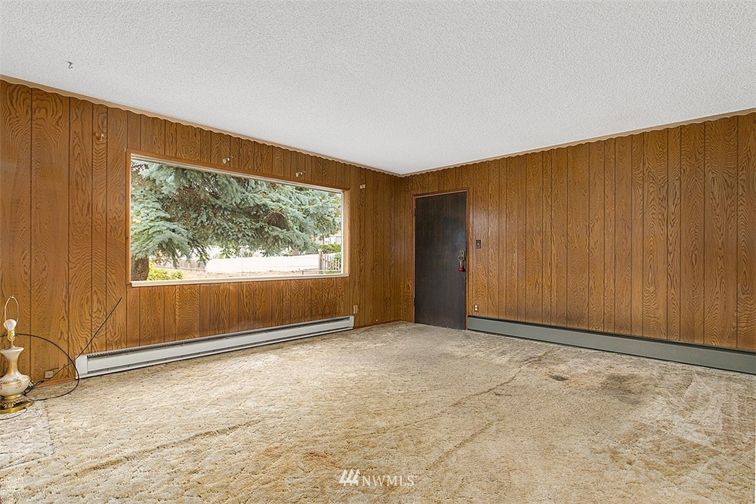 2205 Northeast 9th Street Renton, WA 98056 - Photo 3 of 12