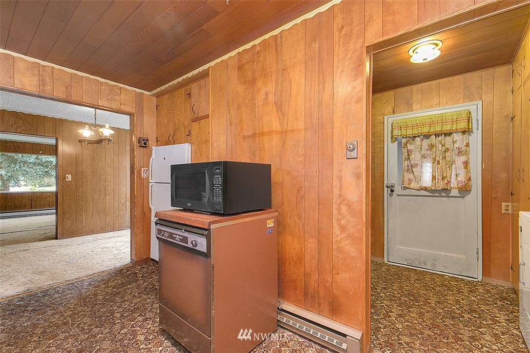 2205 Northeast 9th Street Renton, WA 98056 - Photo 5 of 12