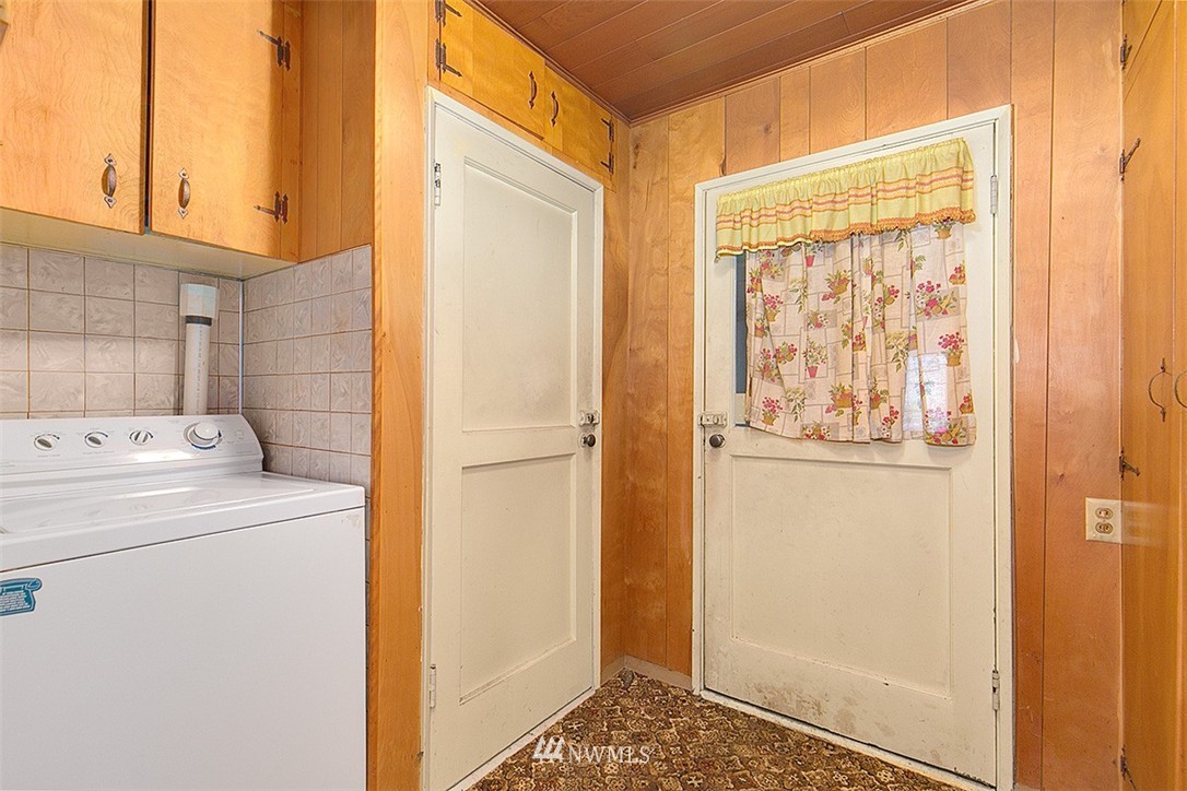 2205 Northeast 9th Street Renton, WA 98056 - Photo 6 of 12