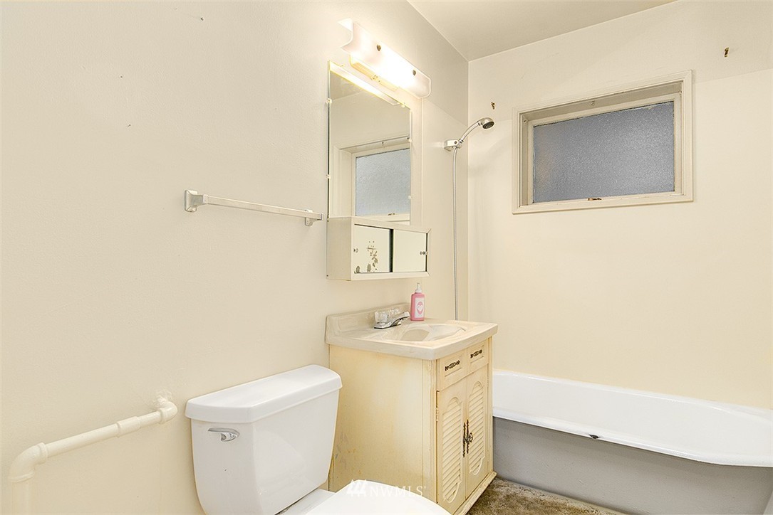 2205 Northeast 9th Street Renton, WA 98056 - Photo 10 of 12