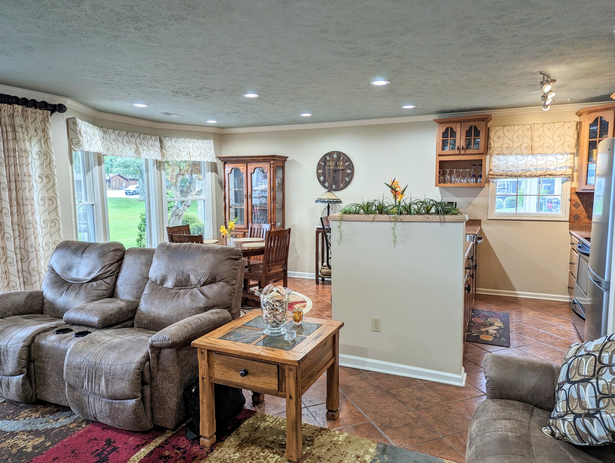 226 Pleasant Place, Unit B2 Springville, TN 38256 - Photo 14 of 43 a living room with furniture and a large window