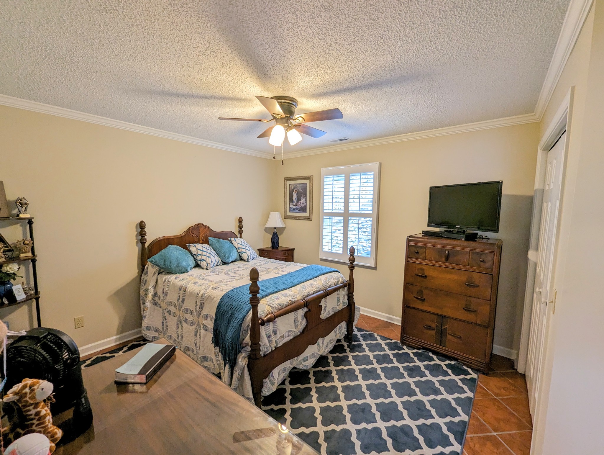 226 Pleasant Place, Unit B2 Springville, TN 38256 - Photo 24 of 43 a bedroom with a bed and a tv