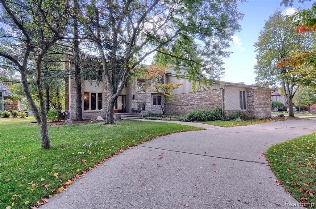 1923 Independence Court Rochester Hills, MI 48306 - Photo 2 of 43