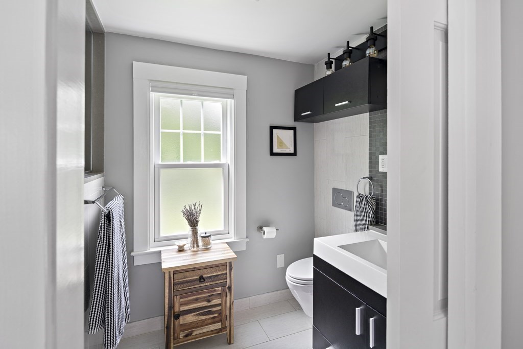 60 Rice Road Wayland, MA 01778 - Photo 11 of 26 a bathroom with a sink a toilet and a mirror