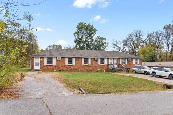 a view of a yard in front of a house
