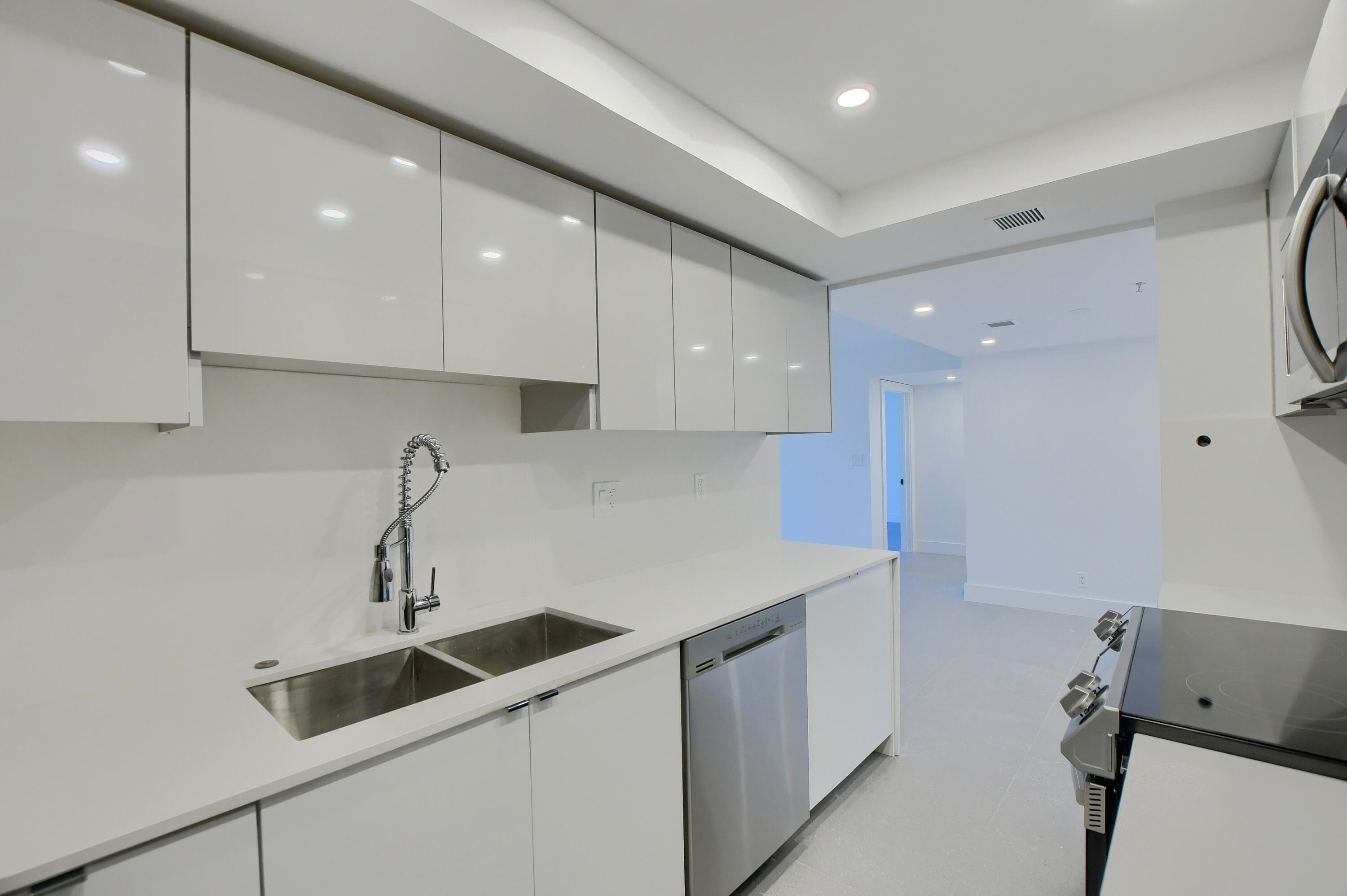 7738 Lakeside Boulevard, Unit 376 Boca Raton, FL 33434 - Photo 3 of 24 10_ebf_0735-hdr(5)