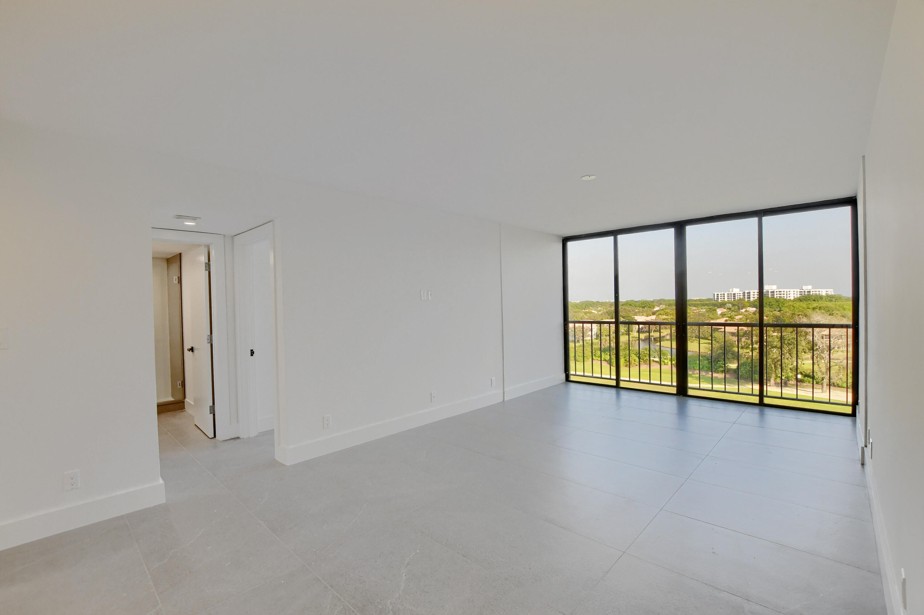 7738 Lakeside Boulevard, Unit 376 Boca Raton, FL 33434 - Photo 4 of 24 01_ebf_0690-hdr(5)