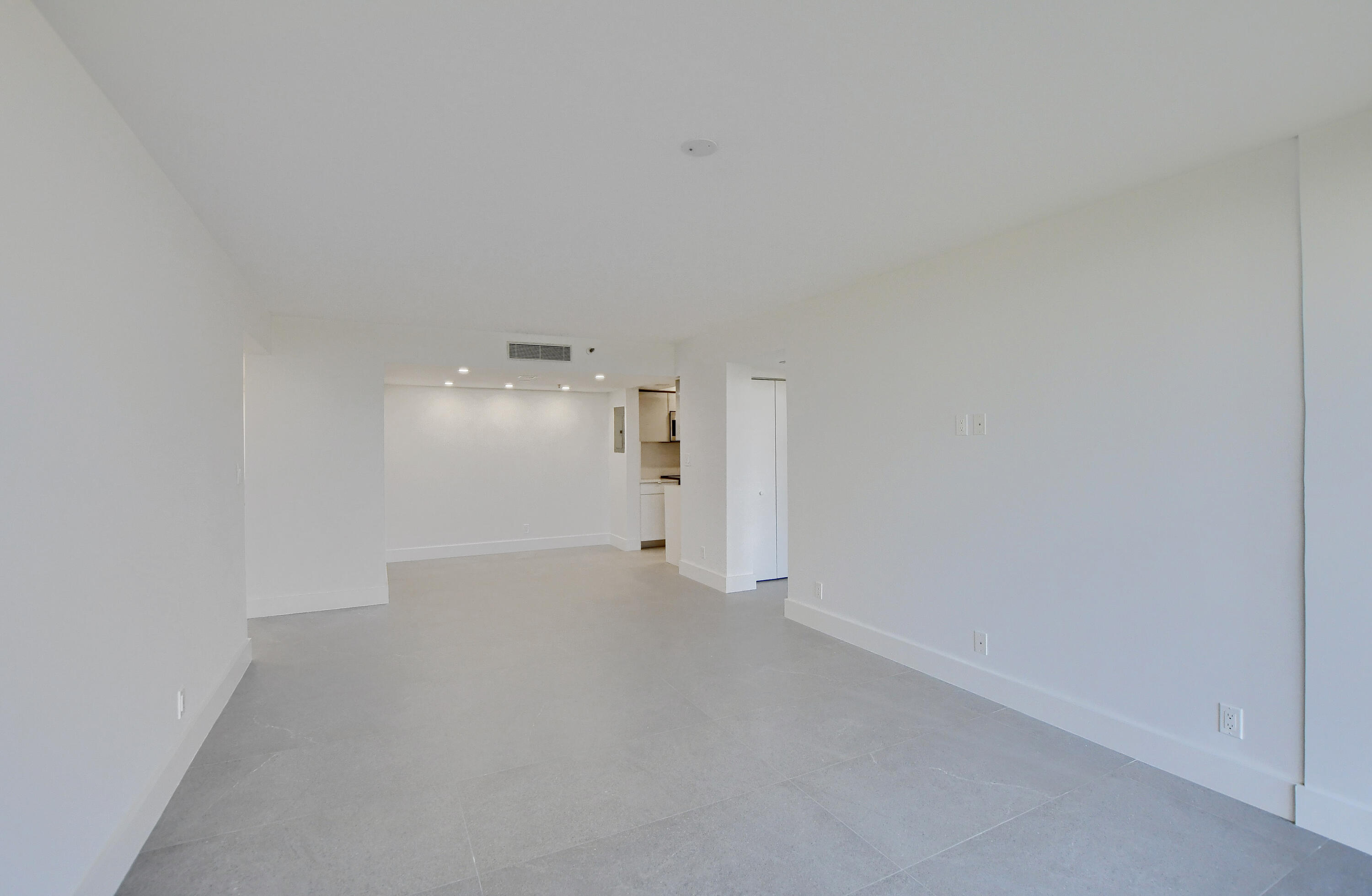 7738 Lakeside Boulevard, Unit 376 Boca Raton, FL 33434 - Photo 5 of 24 02_ebf_0695-hdr(5)
