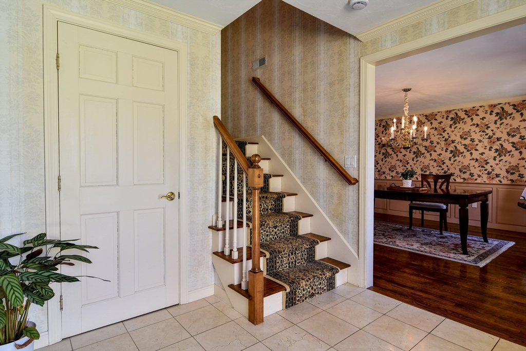 128 Upton Road Westborough, MA 01581 - Photo 4 of 23