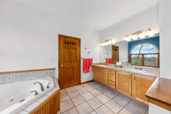 $795,000 | 11460 Hearthside Drive, Pinckney, MI 48169